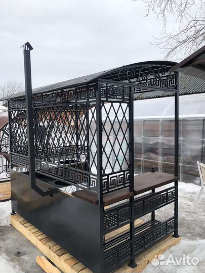 Мангал с крышей