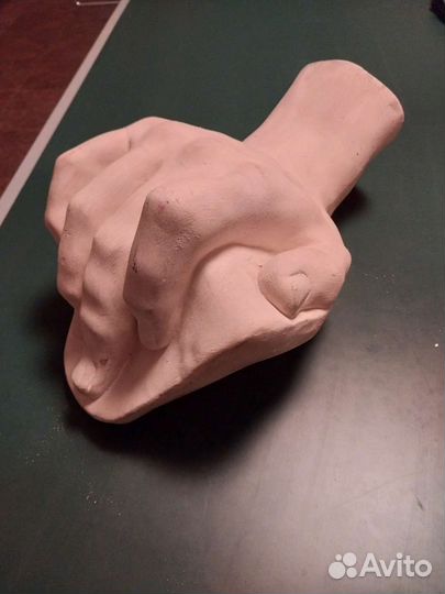 Скульптура рука