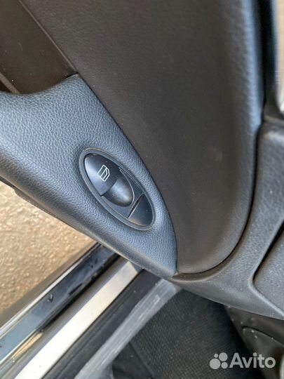 Кнопки стеклоподъемников Mercedes E-Class W211