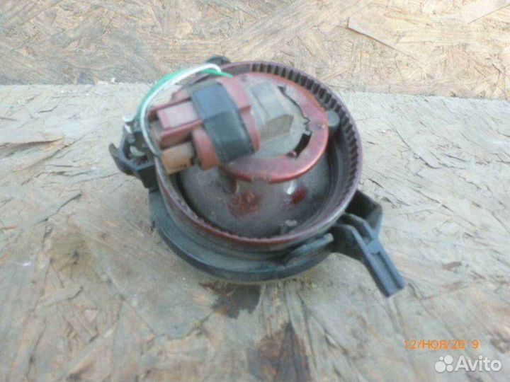 Фара противотуманная правая Toyota Corolla Verso