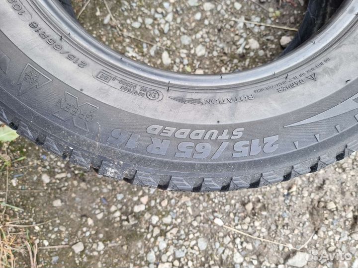 Michelin X-Ice North XIN2 215/65 R16