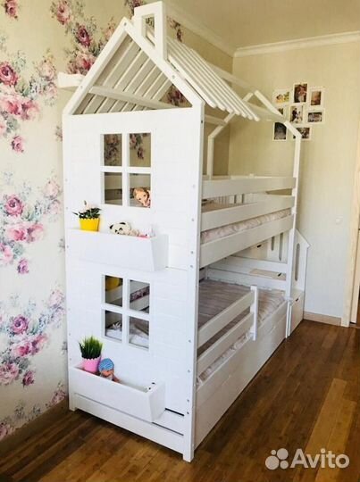 Детская кровать с лестницей от 2 лет
