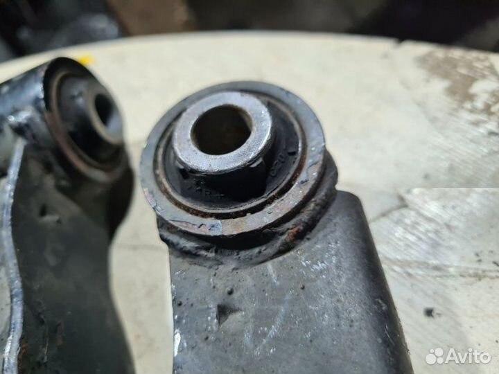 Рычаг поперечный Nissan X-Trail T31