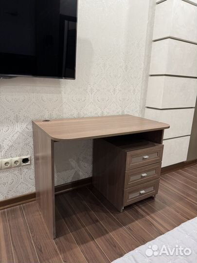 Письменный стол