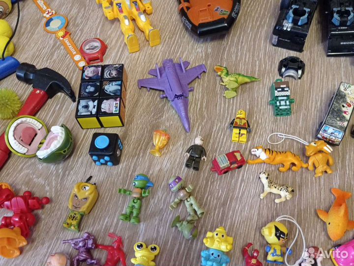 Коробка мелких игрушек б/у без торга