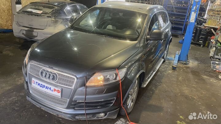 Решетка радиатора Audi Q7 (4L) 4L0853651