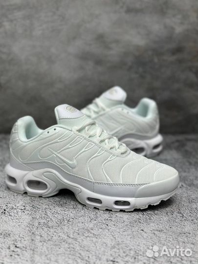 Кроссовки Nike Tn Plus Белые