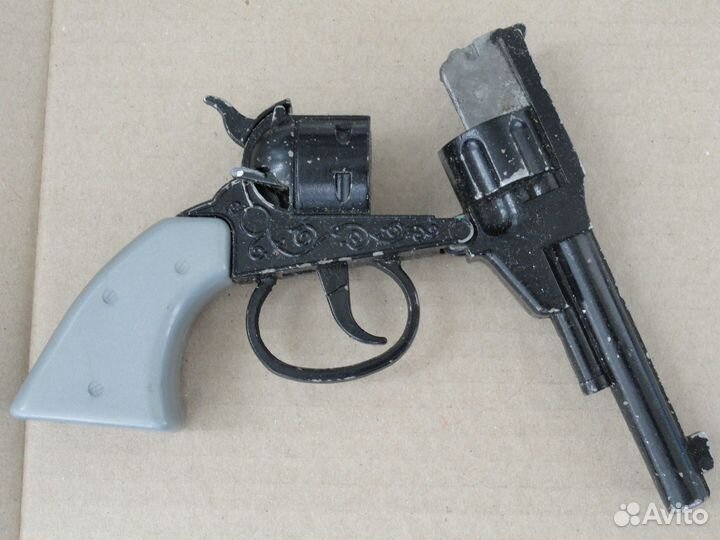 Советский револьвер детский под пистоны. СССР