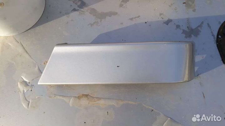 Ресничка под правый задний стоп Nissan sunny b15