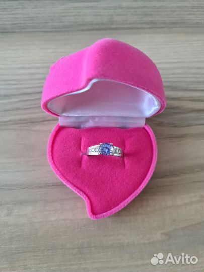 Кольцо: белое золото с танзанитом и бриллиантами