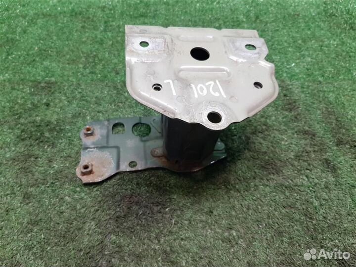 Кронштейн усилителя бампера Toyota Verso R2 2009