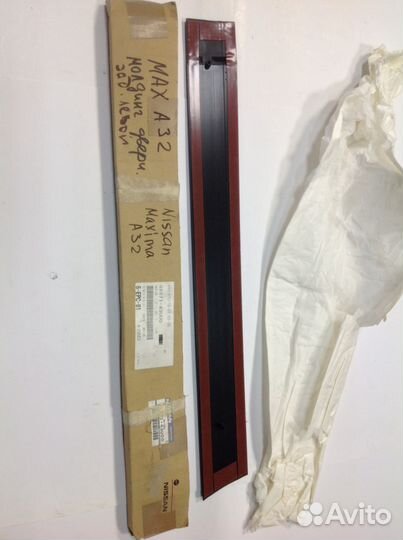 Молдинг двери задней левой Nissan Maxima