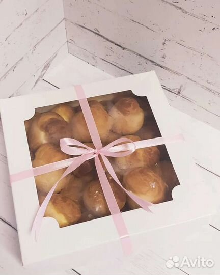 Профитроли с клубникой