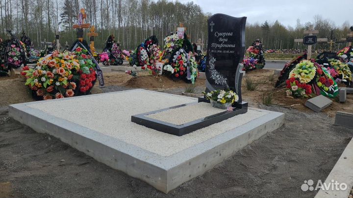 Памятник с установкой + бетонный цоколь