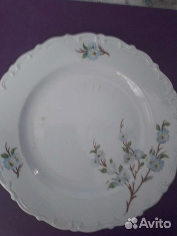 Тарелка с веткой яблони