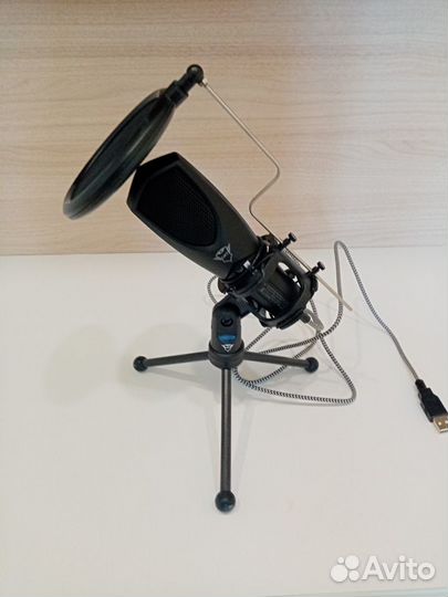 Микрофон для стрима Trust GXT 232 Mantis