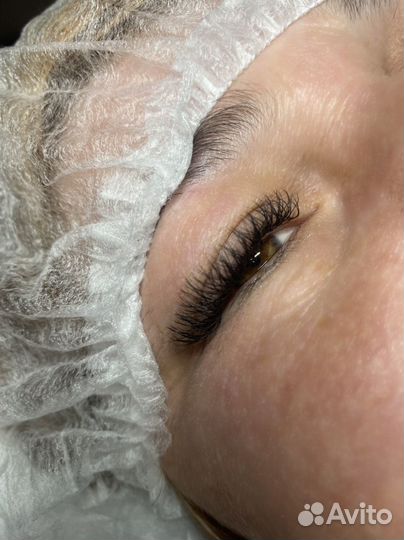 Модель на наращивание ресниц