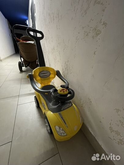 Машинка каталка толокар с ручкой