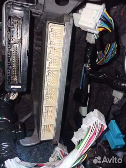 Блок управления двигателем Toyota Hilux 8 Pick Up