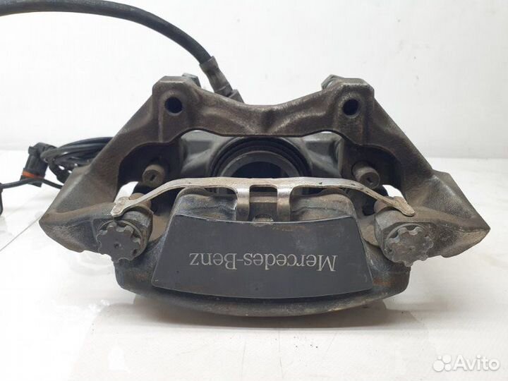 Суппорт передний правый Mercedes-Benz E C207 3.0