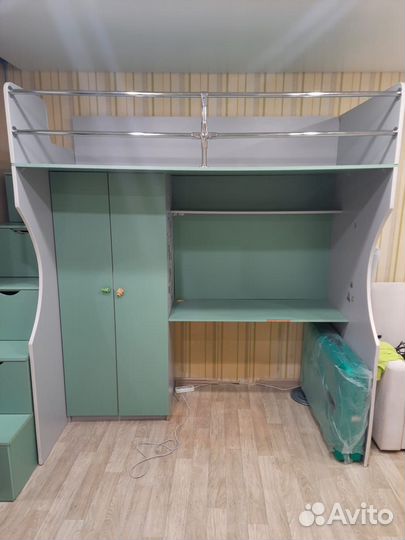 Кровать чердак со столом