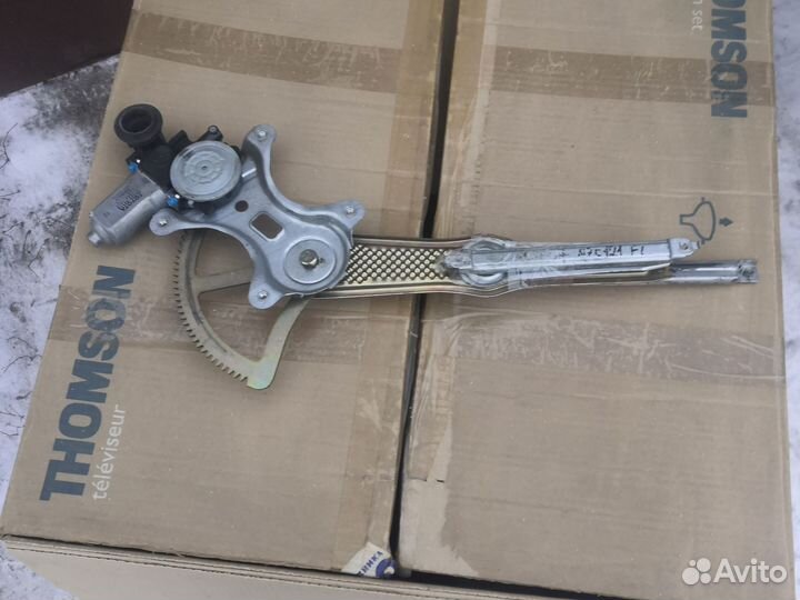 Стеклоподъемник тойота рункс