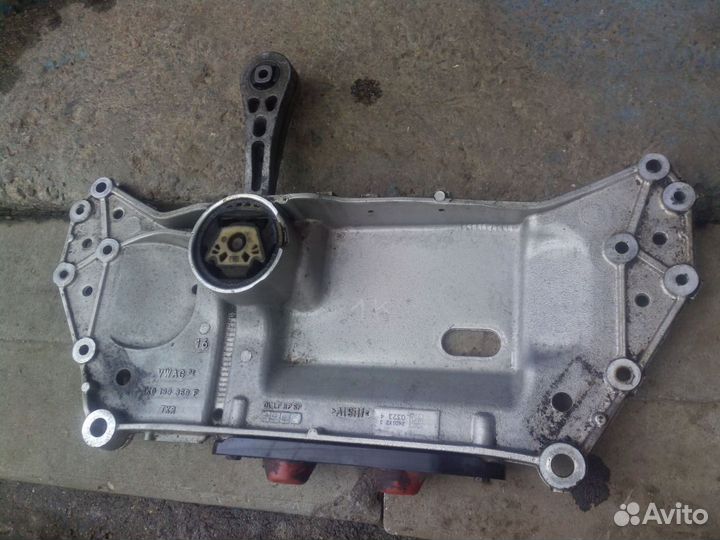 Подрамник двигателя Audi Skoda шкода