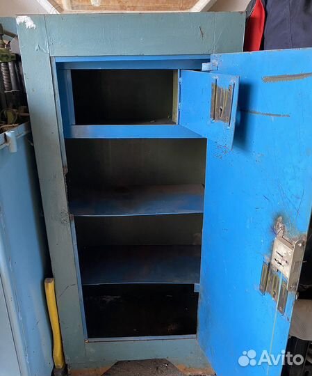 Продается сейф