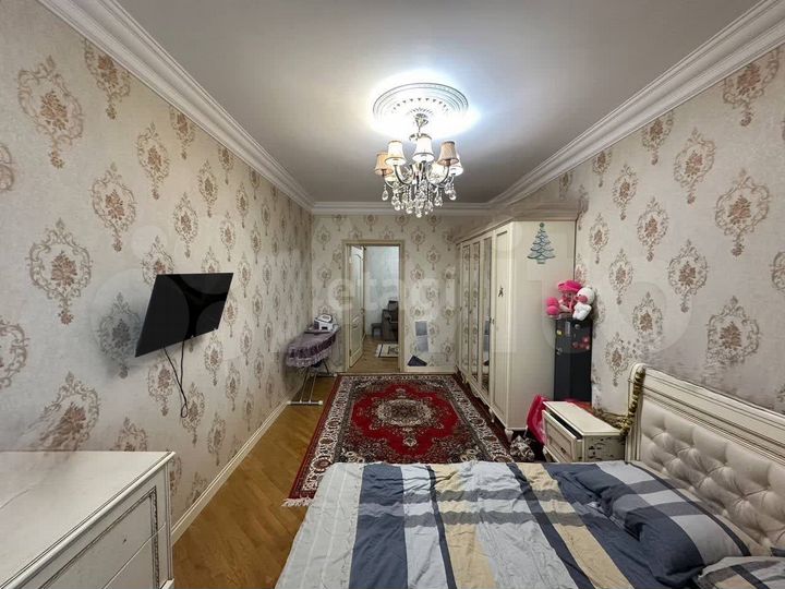 2-к. квартира, 80 м², 8/11 эт.