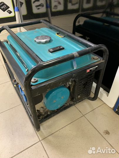 Бензиновый генератор Wert G3000D