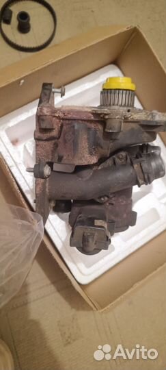 Помпа с термостатом на Октавию 2016 1.8