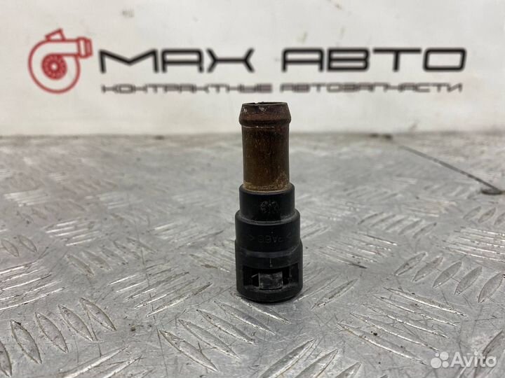 Б/У Штуцер радиатора печки Mazda Demio 2 DY3W zjve