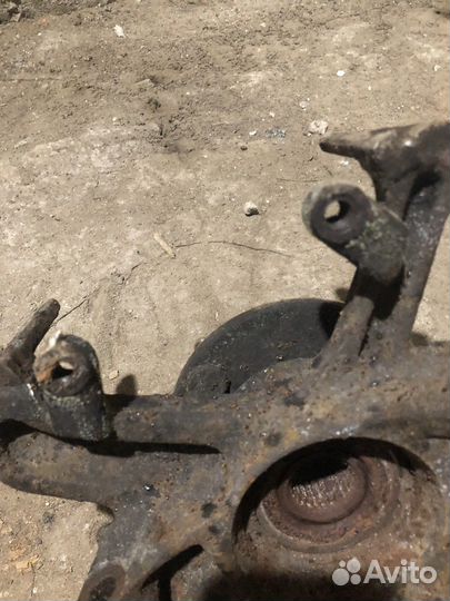 Поворотный кулак ford focus 1 правый с абс