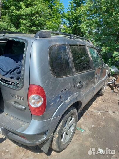 Chevrolet Niva 1.7 МТ, 2005, битый, 72 000 км