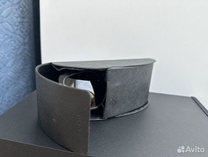 Солнцезащитные очки prada