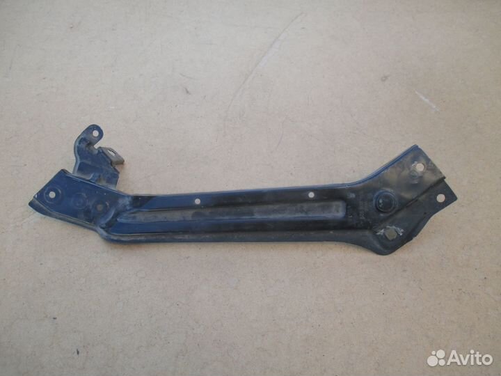 Кронштейн передней панели левый Skoda Karoq