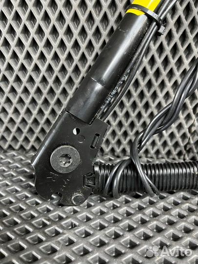 Замок ремня безопасности передний правый Land