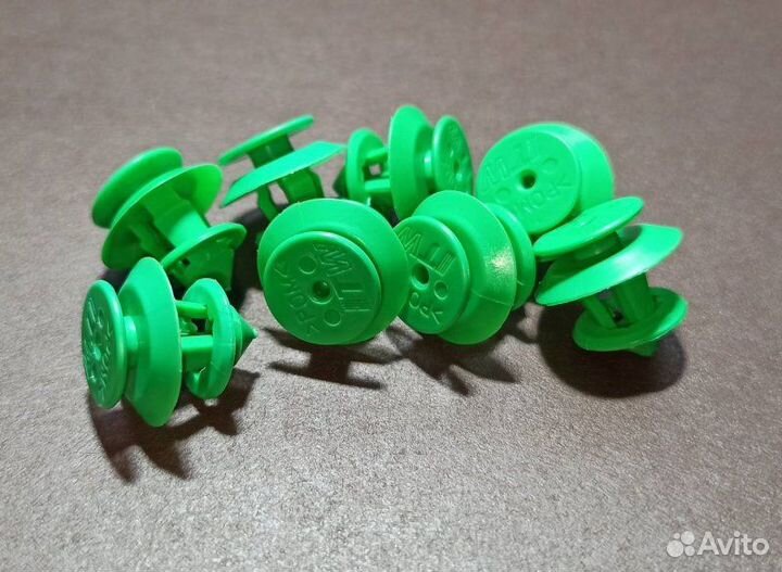 Клипса зеленая Mercedes-Benz Actros Axor Atego