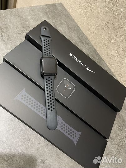 Apple watch se 44 mm nike