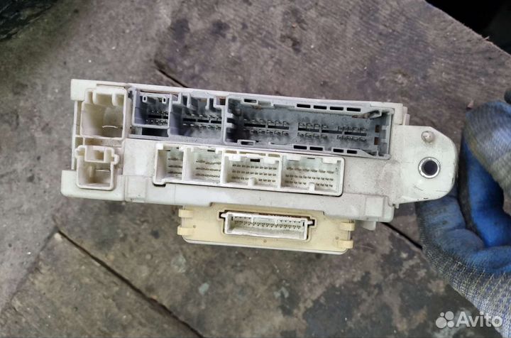 Блок предохранителей салонный