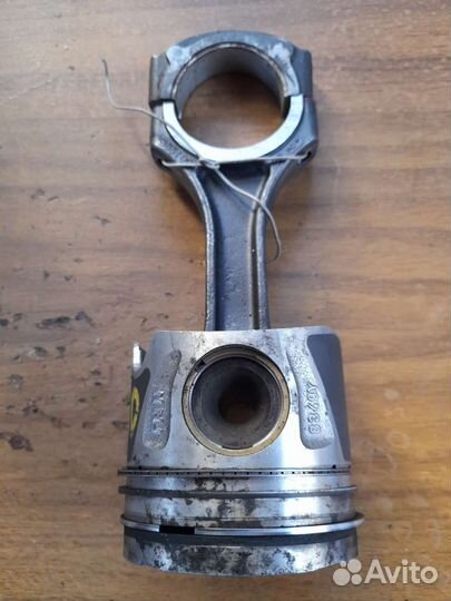 Поршень с шатуном Mercedes OM651