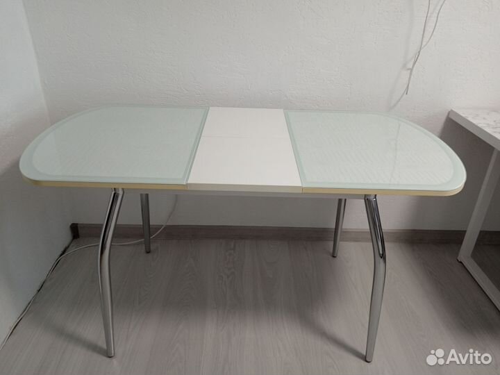 Стол кухонный