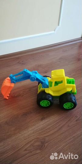 Экскаватор новый