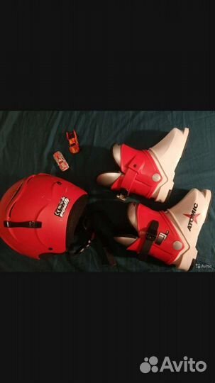 Горнолыжные ботинки 25 размер Atomic, шлем
