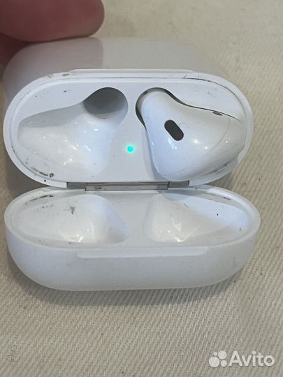 Наушники AirPods оригинальные, только один наушник
