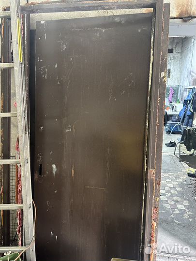 Дверь входная металлическая