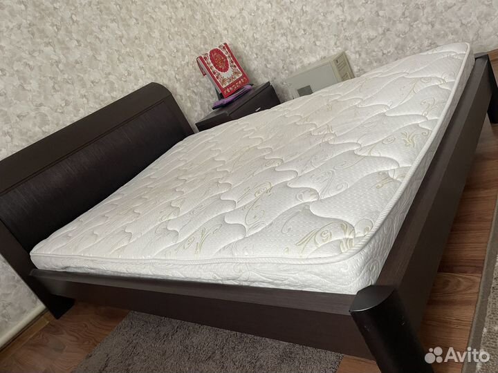 Кровать с матрасом 140 200