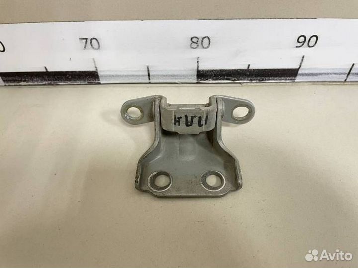 Петля двери передней правой нижняя Chevrolet Spark