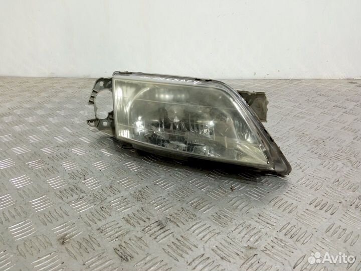 Фара Mazda Premacy (1999-2007)