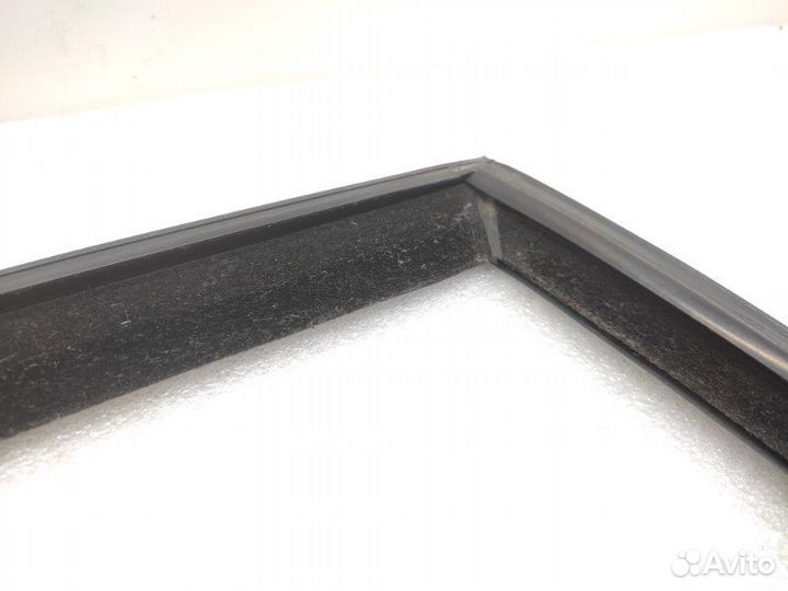 Уплотнитель стекла двери задний правый Bmw X5 E70